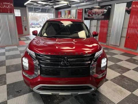 Photos of 2023 Mitsubishi Outlander SE Special Edition 4dr SUV for sale in Royal Oak, MI at Victory Motors Royal Oak