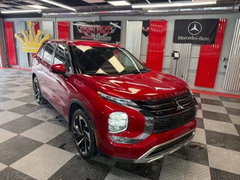 Red 2023 Mitsubishi Outlander SE Special Edition 4dr SUV for sale in Royal Oak, MI