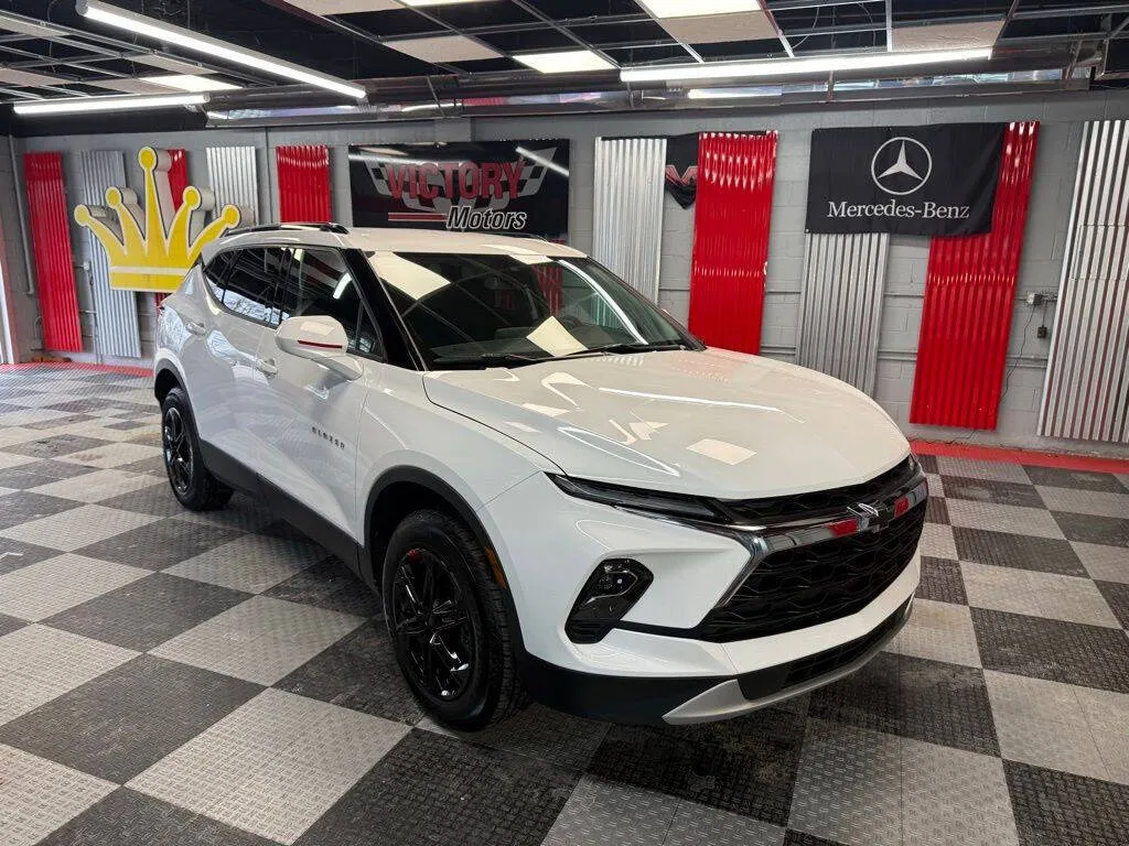 White 2025 Chevrolet Blazer LT 4dr SUV w/2LT for sale in Royal Oak, MI