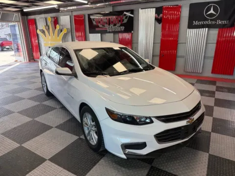 White 2018 Chevrolet Malibu LT 4dr Sedan for sale in Royal Oak, MI
