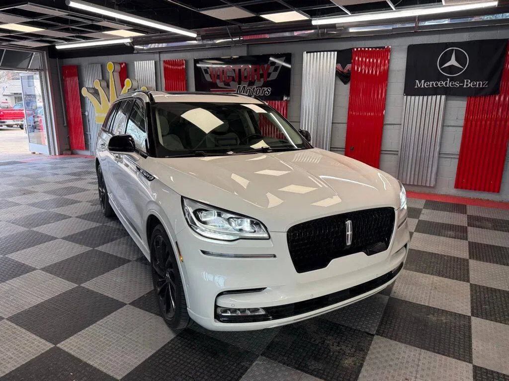 White 2023 Lincoln Aviator Black Label AWD 4dr SUV for sale in Royal Oak, MI