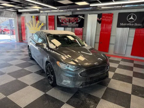 Gray 2019 Ford Fusion SE 4dr Sedan for sale in Royal Oak, MI