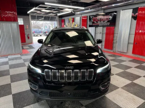 Photos of 2019 Jeep Cherokee Limited 4dr SUV for sale in Royal Oak, MI at Victory Motors Royal Oak