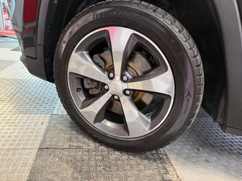 More photos of 2019 Jeep Cherokee Limited 4dr SUV at Victory Motors Royal Oak, MI