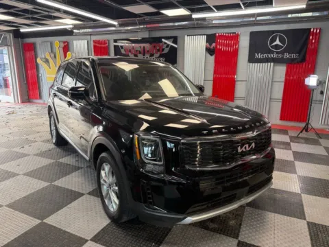 Black 2022 Kia Telluride LX 4dr SUV for sale in Royal Oak, MI