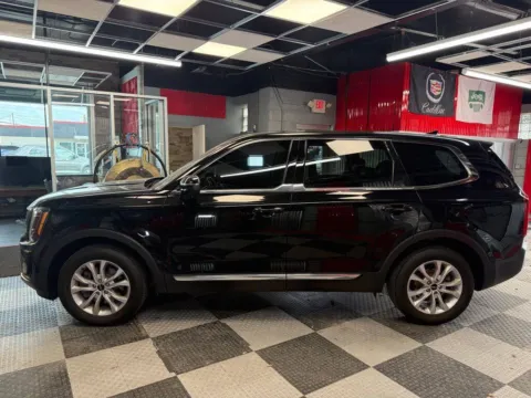 More photos of 2022 Kia Telluride LX 4dr SUV at Victory Motors Royal Oak, MI