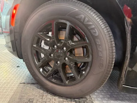 More photos of 2025 Chrysler Pacifica Select 4dr Mini Van at Victory Motors Royal Oak, MI