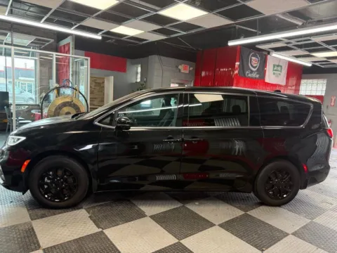 More photos of 2025 Chrysler Pacifica Select 4dr Mini Van at Victory Motors Royal Oak, MI