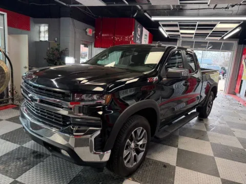Another view of 2019 Chevrolet Silverado 1500 LT 4x4 4dr Double Cab 6.6 ft. SB for sale in Royal Oak, MI at Victory Motors Royal Oak