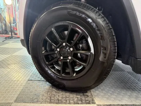 More photos of 2020 Jeep Grand Cherokee Laredo E 4x4 4dr SUV at Victory Motors Royal Oak, MI