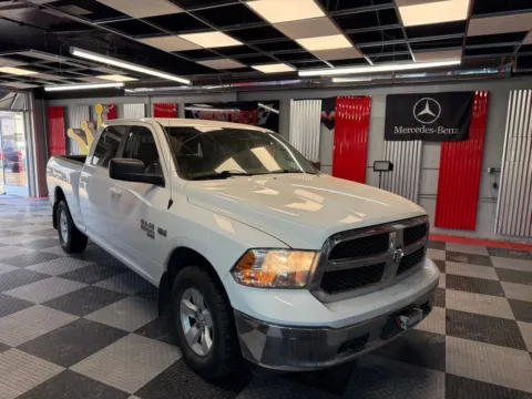 White 2019 RAM 1500 Classic SLT 4x4 4dr Crew Cab 6.3 ft. SB Pickup for sale in Royal Oak, MI
