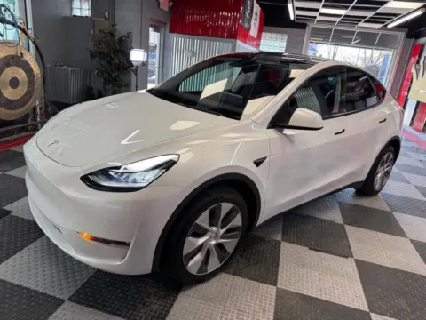 More photos of 2022 Tesla Model Y Long Range AWD 4dr Crossover at Victory Motors Royal Oak, MI