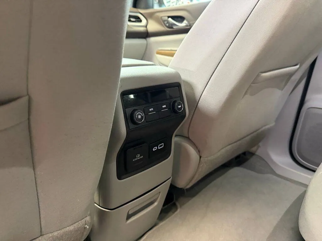 2023 GMC Acadia SLE - Photo 26