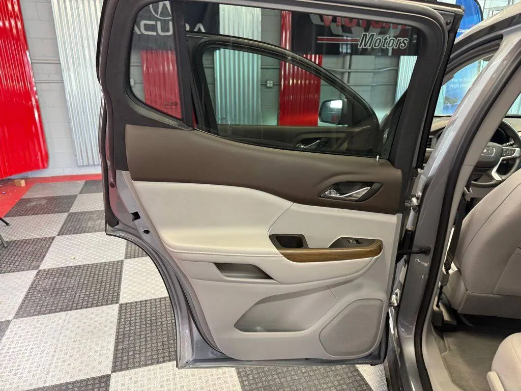 2023 GMC Acadia SLE - Photo 23