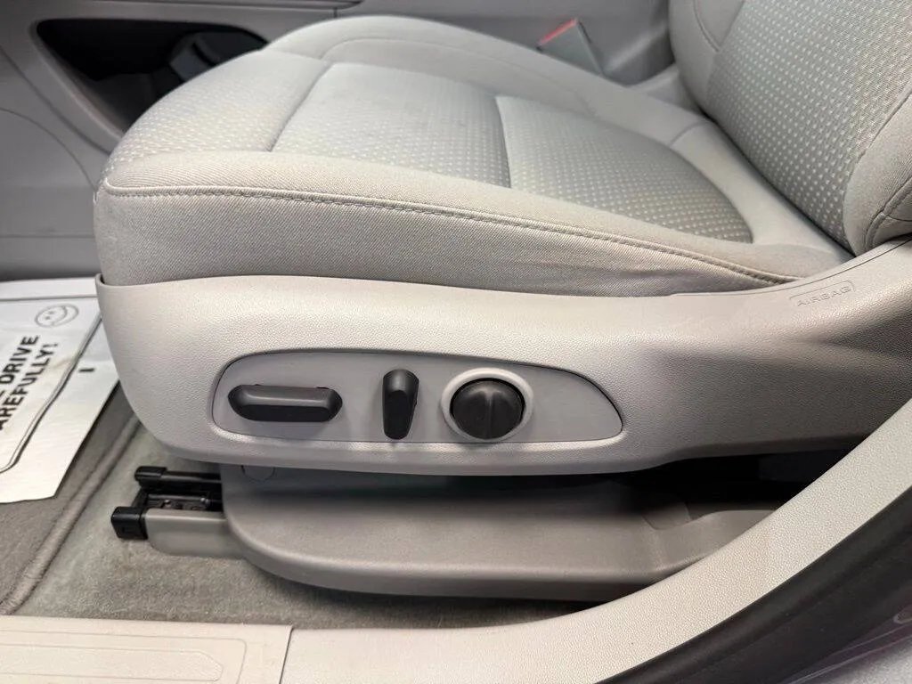 2023 GMC Acadia SLE - Photo 17