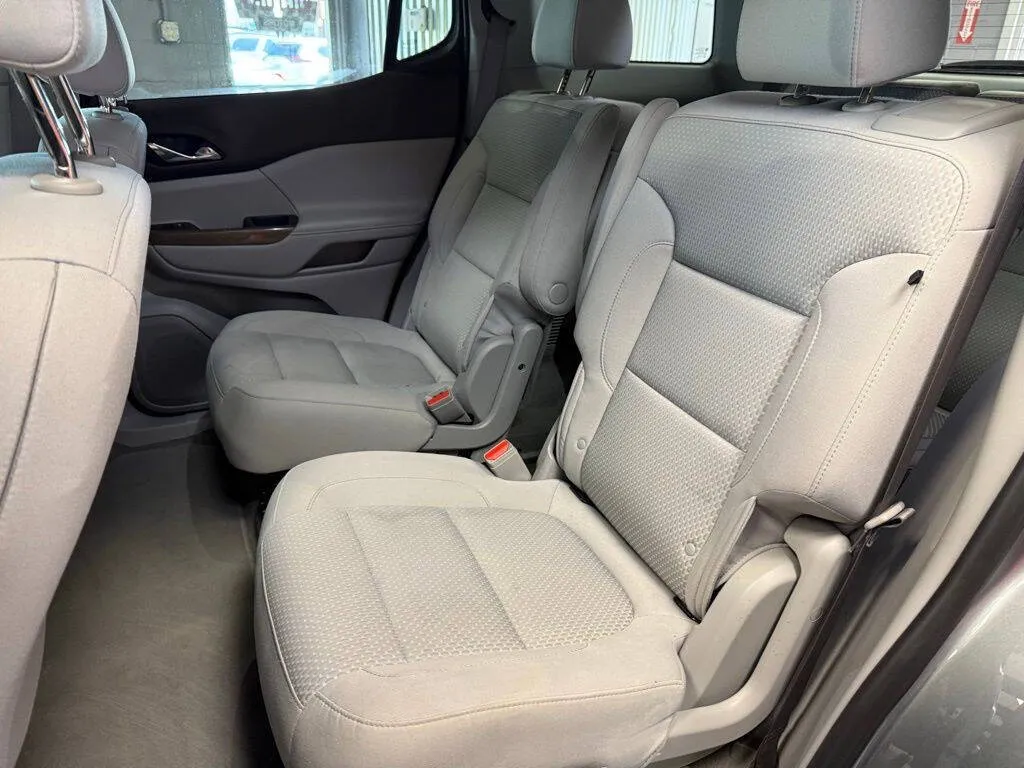 2023 GMC Acadia SLE - Photo 25