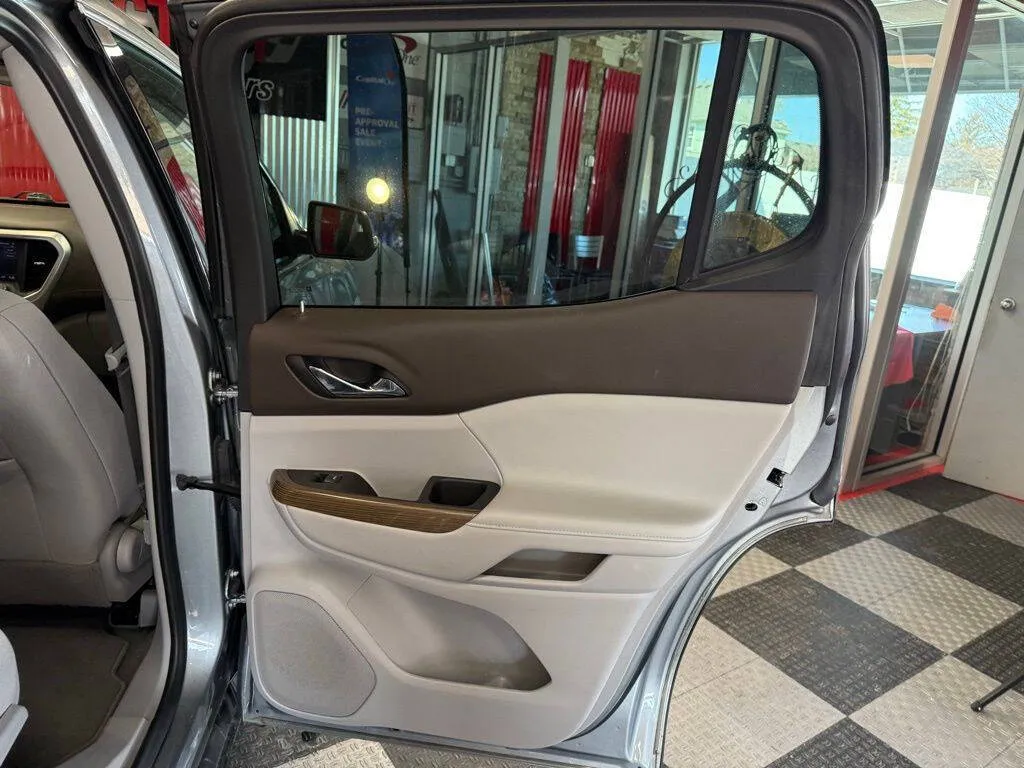 2023 GMC Acadia SLE - Photo 30