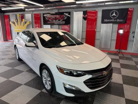 White 2025 Chevrolet Malibu LT 4dr Sedan w/1LT for sale in Royal Oak, MI