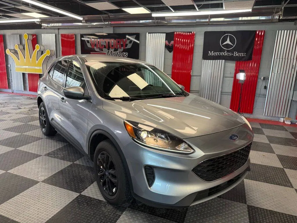 Silver 2021 Ford Escape SE AWD 4dr SUV for sale in Royal Oak, MI