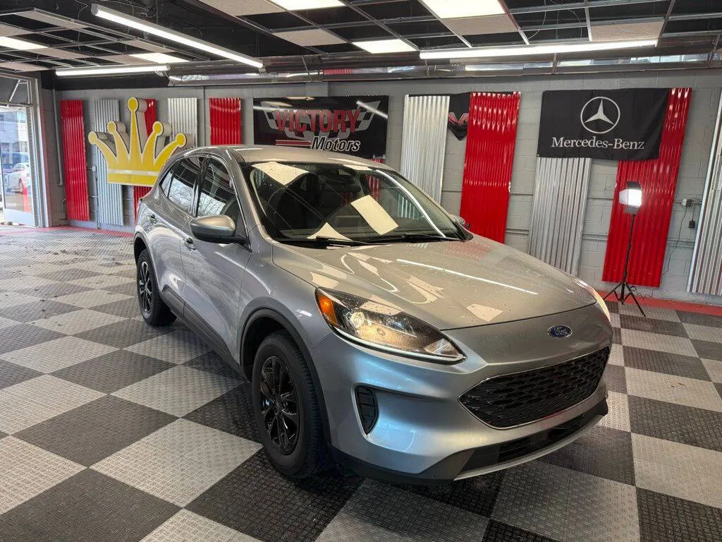 Silver 2021 Ford Escape SE AWD 4dr SUV for sale in Royal Oak, MI