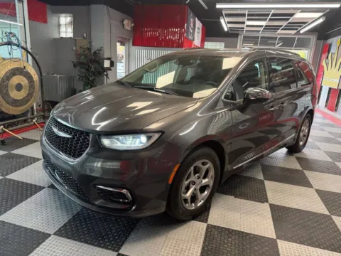More photos of 2023 Chrysler Pacifica Limited 4dr Mini Van at Victory Motors Royal Oak, MI
