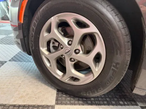 More photos of 2023 Chrysler Pacifica Limited 4dr Mini Van at Victory Motors Royal Oak, MI
