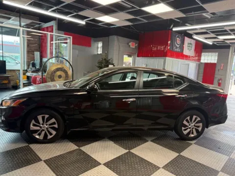 More photos of 2019 Nissan Altima 2.5 S AWD 4dr Sedan at Victory Motors Royal Oak, MI