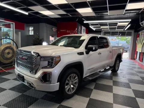 More photos of 2019 GMC Sierra 1500 Denali at Victory Motors Royal Oak, MI
