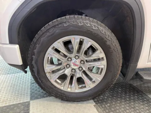 More photos of 2019 GMC Sierra 1500 Denali at Victory Motors Royal Oak, MI