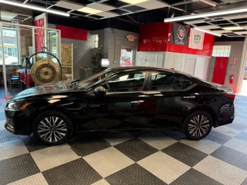 More photos of 2025 Nissan Altima 2.5 SV 4dr Sedan at Victory Motors Royal Oak, MI