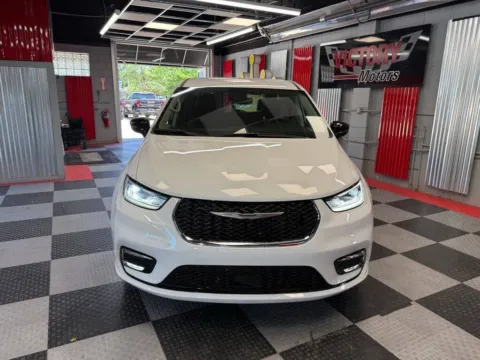 Photos of 2024 Chrysler Pacifica Touring L 4dr Mini Van for sale in Royal Oak, MI at Victory Motors Royal Oak