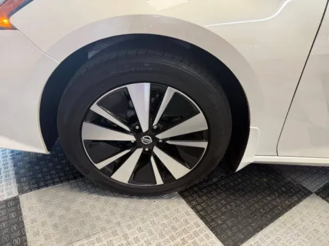 More photos of 2020 Nissan Altima 2.5 SL AWD 4dr Sedan at Victory Motors Royal Oak, MI