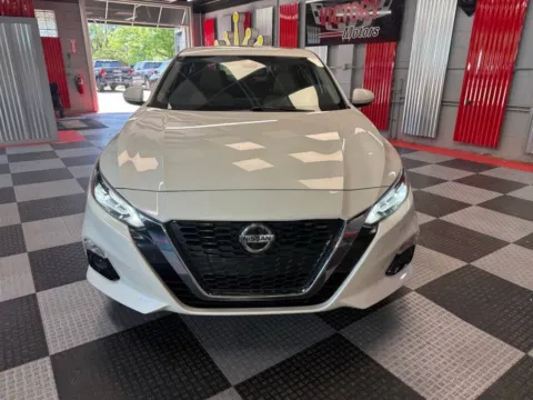 Photos of 2020 Nissan Altima 2.5 SL AWD 4dr Sedan for sale in Royal Oak, MI at Victory Motors Royal Oak