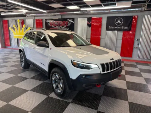 White 2019 Jeep Cherokee Trailhawk 4x4 4dr SUV for sale in Royal Oak, MI