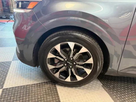 More photos of 2022 Kia Carnival EX 4dr Mini Van at Victory Motors Royal Oak, MI