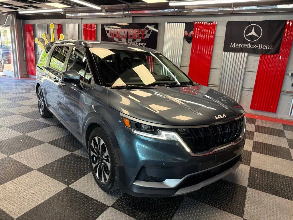 2022 Kia Sedona EX's photo