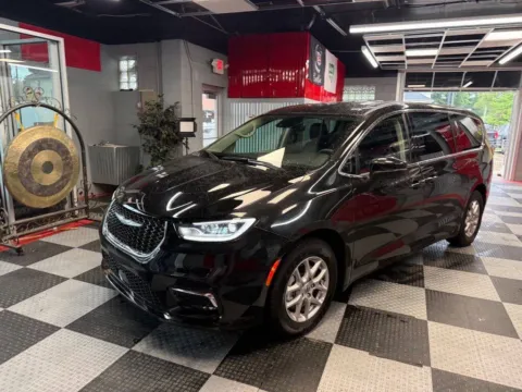 More photos of 2023 Chrysler Pacifica Touring L 4dr Mini Van at Victory Motors Royal Oak, MI