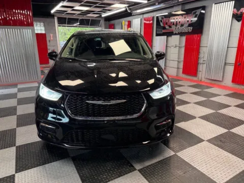 Photos of 2023 Chrysler Pacifica Touring L 4dr Mini Van for sale in Royal Oak, MI at Victory Motors Royal Oak