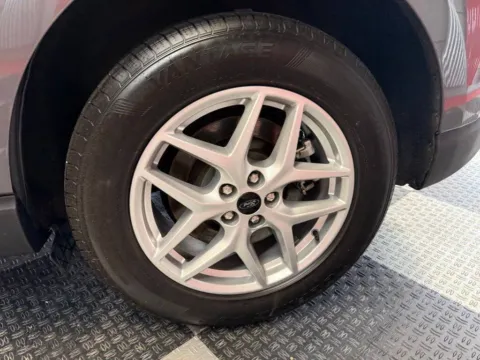 More photos of 2024 Ford Edge SEL AWD 4dr SUV at Victory Motors Royal Oak, MI