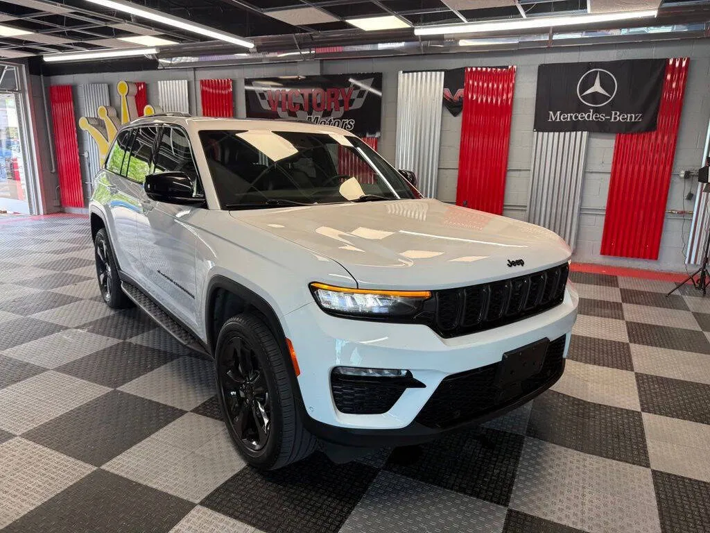 White 2024 Jeep Grand Cherokee Limited 4x4 4dr SUV for sale in Royal Oak, MI