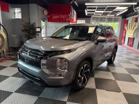 More photos of 2024 Mitsubishi Outlander SE AWD 4dr SUV at Victory Motors Royal Oak, MI