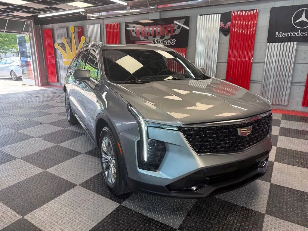 Silver 2024 Cadillac XT4 Premium Luxury 4dr Crossover for sale in Royal Oak, MI