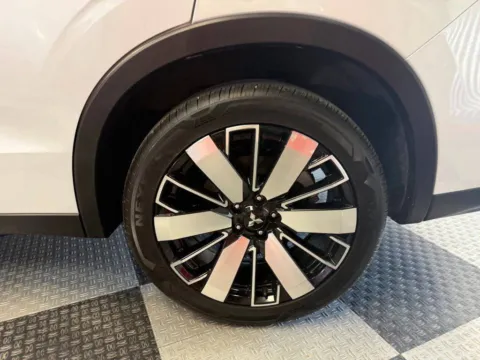 More photos of 2025 Mitsubishi Outlander SE AWD 4dr SUV at Victory Motors Royal Oak, MI