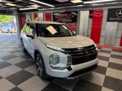 Photos of 2025 Mitsubishi Outlander SE AWD 4dr SUV for sale in Royal Oak, MI at Victory Motors Royal Oak