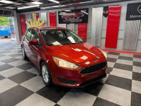 Red 2018 Ford Focus SE 4dr Hatchback for sale in Royal Oak, MI