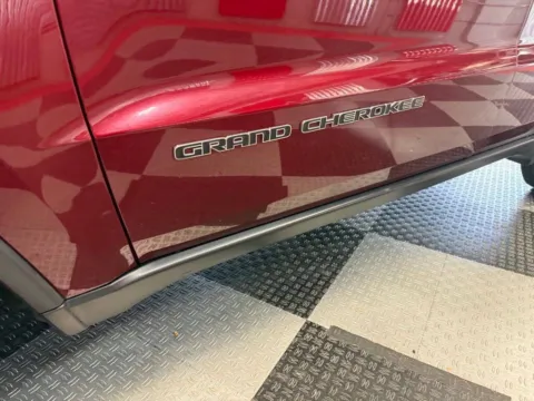 More photos of 2019 Jeep Grand Cherokee Limited 4x4 4dr SUV at Victory Motors Royal Oak, MI