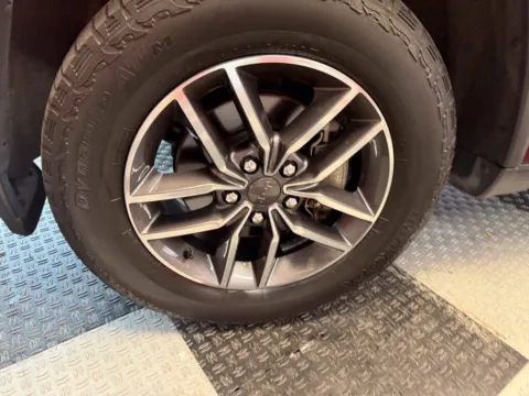 More photos of 2019 Jeep Grand Cherokee Limited 4x4 4dr SUV at Victory Motors Royal Oak, MI