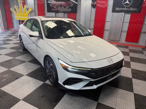 White 2024 Hyundai Elantra Limited 4dr Sedan for sale in Royal Oak, MI