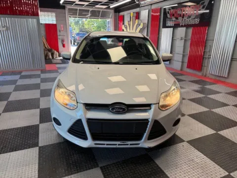 Photos of 2014 Ford Focus SE 4dr Hatchback for sale in Royal Oak, MI at Victory Motors Royal Oak