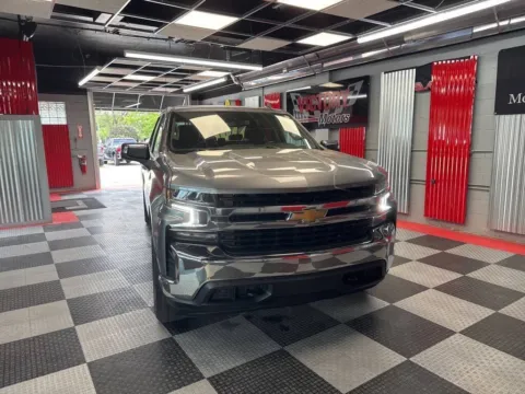 Photos of 2022 Chevrolet Silverado 1500 Limited LT 4x4 4dr Crew Cab 5.8 ft. SB w/2FL for sale in Royal Oak, MI at Victory Motors Royal Oak